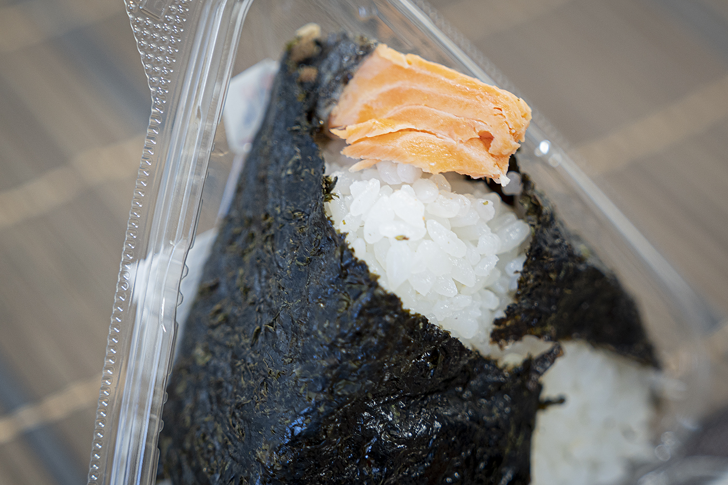 稲毛のおにぎり屋RICE ＆ PARKの焼き鮭おにぎりの写真