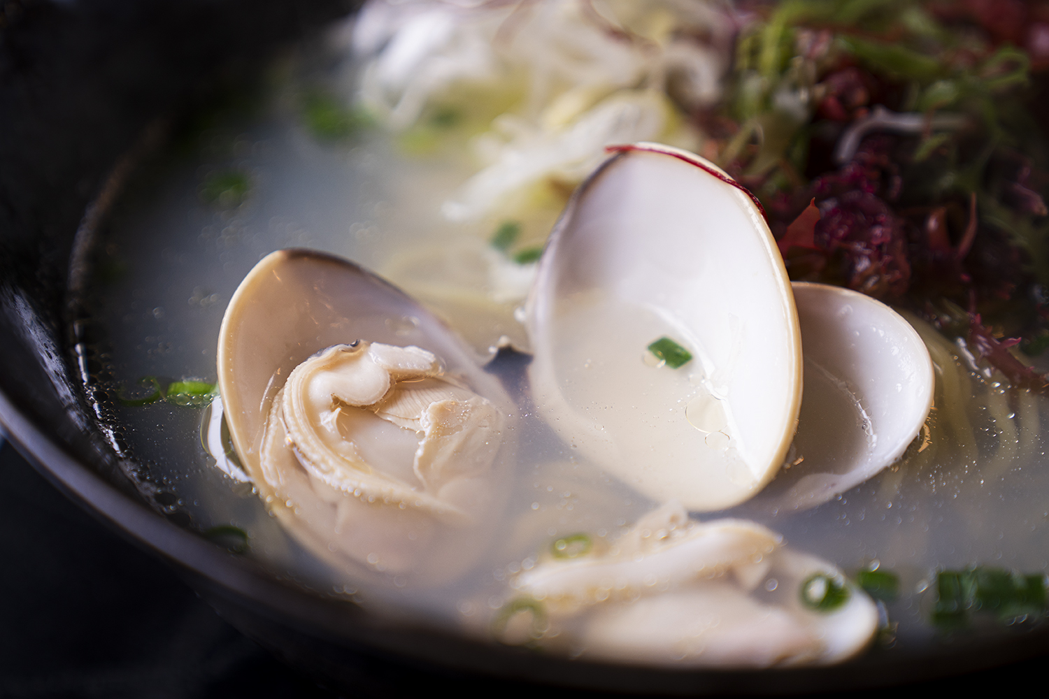 九十九里はまぐりラーメンに入っているはまぐりの写真