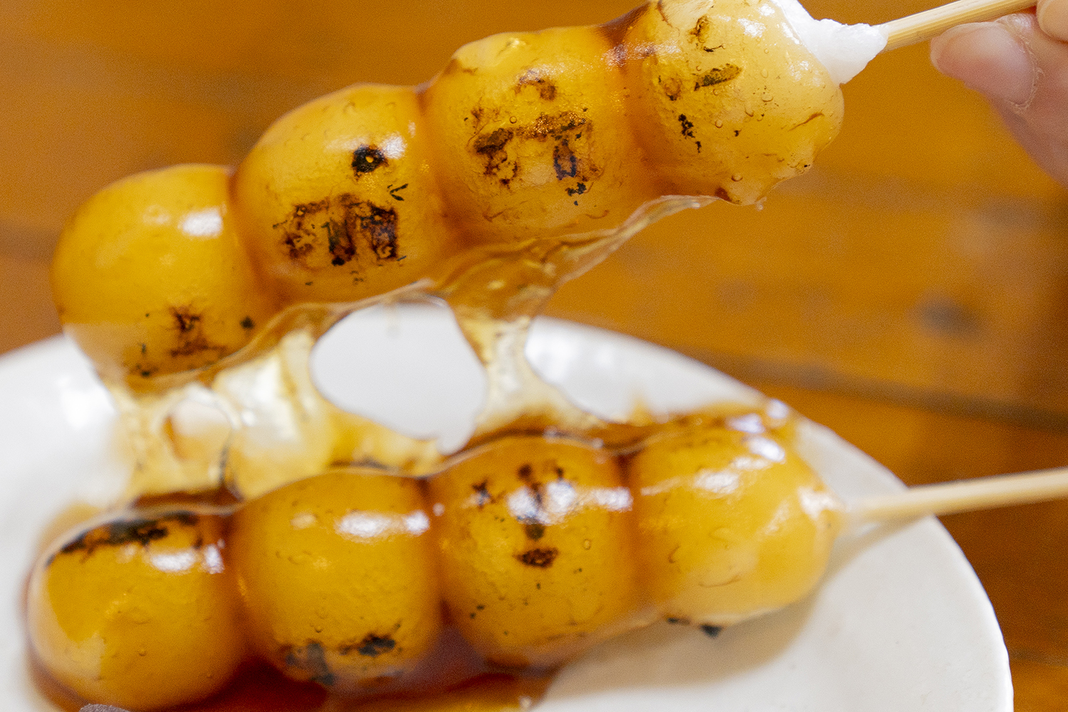 平林のだんごの焼きだんご（みたらしだんご）のアップ写真