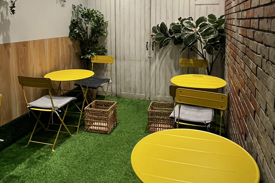 RICE & PARKペリエ津田沼店のイートインスペースの写真