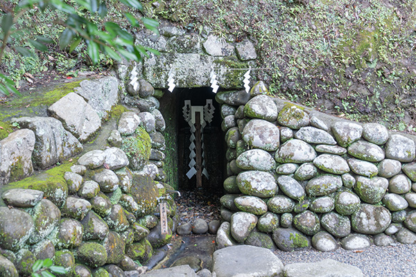 安房神社の湧き水（お水取り）